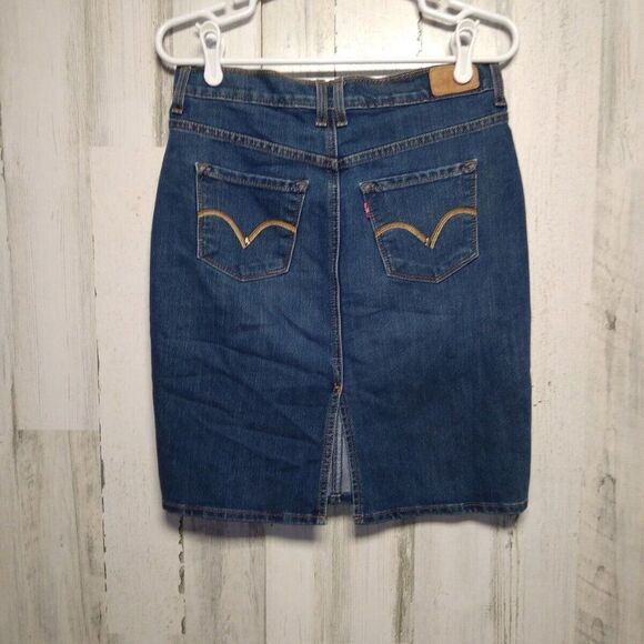 Levi's Women's Denim Pencil Skirt with Pockets and Back Slit | Size 4 | Y2K - Picture 6 of 9